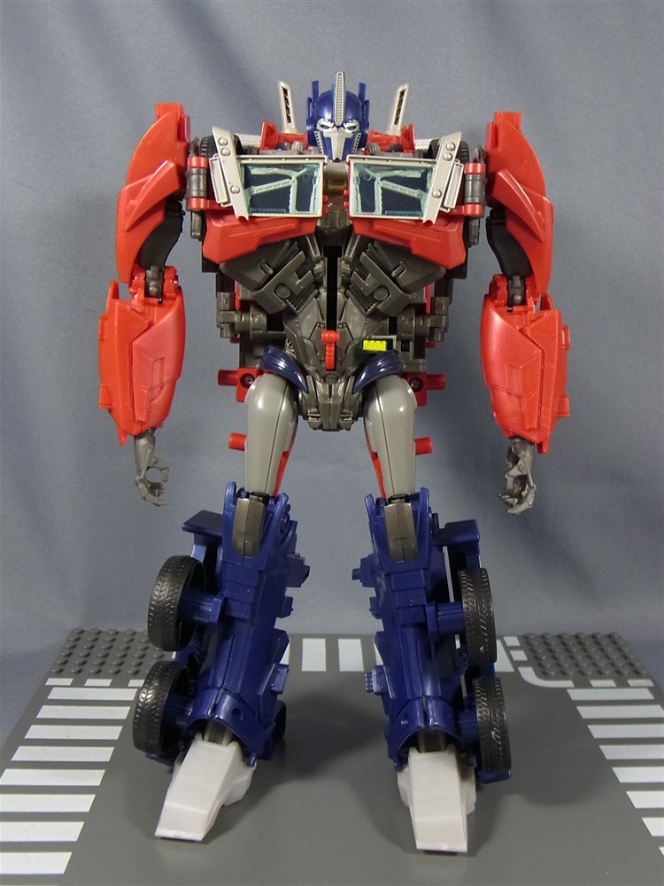 Transformers Prime AM-21 Master Optimus Prime In-Hand Images Show